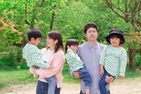 【画像】子ありシングルマザー(45)と子ありシングルファーザー(33)が結婚した結果ｗｗｗｗｗｗｗｗ