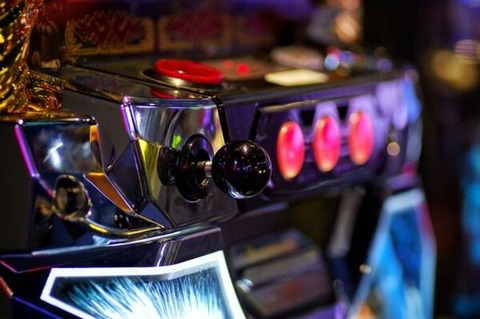 【さらば1万円札】パチンコ屋からついに「現金」が消える日がやってくるぞｗｗｗ