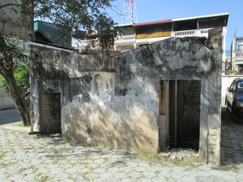 ポルポト「ダメだ…財産を平等にしても知能や才能や容姿で格差が生まれてしまう…せや！」