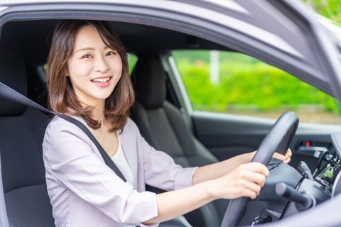 【悲報】女性議員｢あ、免許の期限切れてる……更新しに行かなきゃ｣(ﾌﾞﾛﾛﾛﾛ →結果ｗｗｗｗｗ