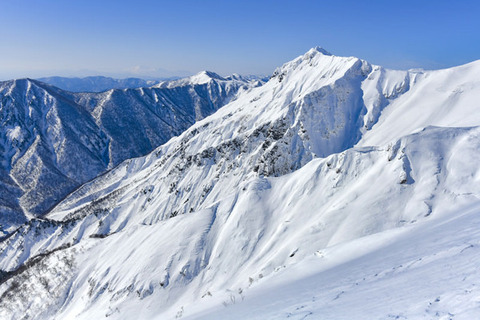 【悲報】アメリカ親父、泣く「50万円かけてスイスの大自然を家族旅行で見に来たのにずっとこれだよ……」⇒！