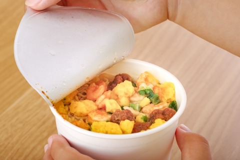 【驚愕】雑草を除去したかったらカップラーメンの残り汁をかけろ→結果ｗｗｗｗｗｗｗ