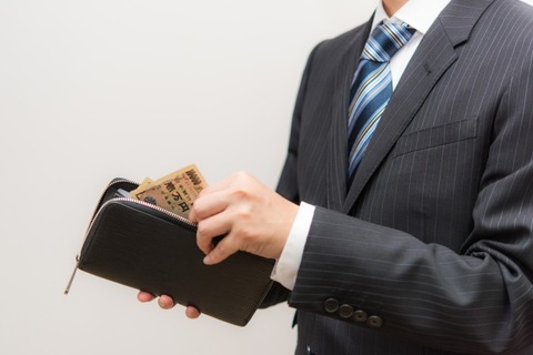 【悲報】財布を交番に届けたら持ち主が現れて「え、3万円抜かれて小銭だけなんすけど札抜いて届けましたよね？」 って言われた結果・・・