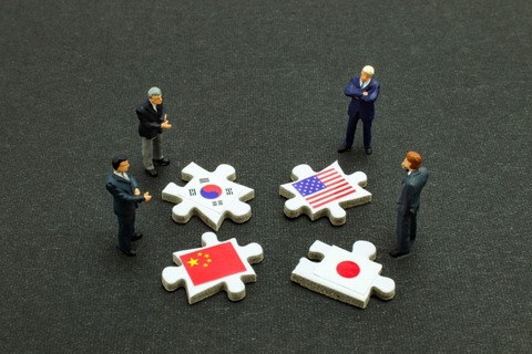 中国（1949年成立）「4000年の歴史です」韓国（1948年成立）「5000年！」日本「……」→