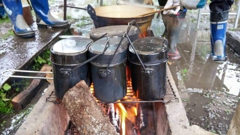 日本兵「やっぱり米食わなきゃ元気出ないンゴねぇ。せや！戦地で米炊いたろ！」→