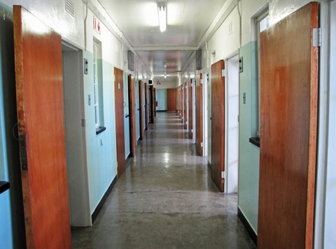 【悲報】社畜ぼく、刑務所での犯罪者の生活を見て発狂ｗｗｗｗｗ