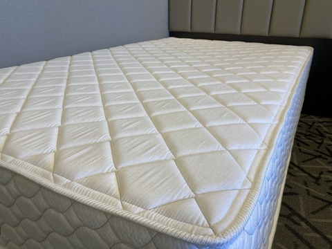 【悲報】15万のマットレスを買った結果・・・・