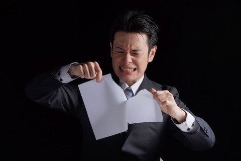 【悲報】ベテラン「会社辞めるわ」上司「おうヤメろヤメろ(怒！！」俺「(あーあ)」→結果・・・・・