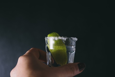 【悲報】テキーラ32杯を飲ませ女性を強姦しようとした結果