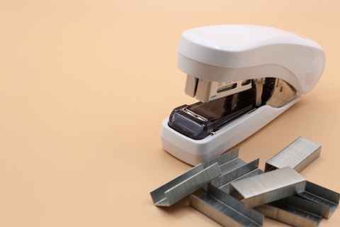 動画「ホッチキスの針で立方体作ったｗ(再生数4000万超)」←はあ？？？？？？？