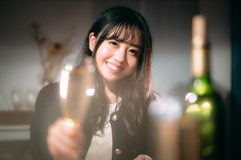 【画像】マッチングアプリ「いま『おじさん』が人気になりすぎて奪い合いになってますw」⇒！