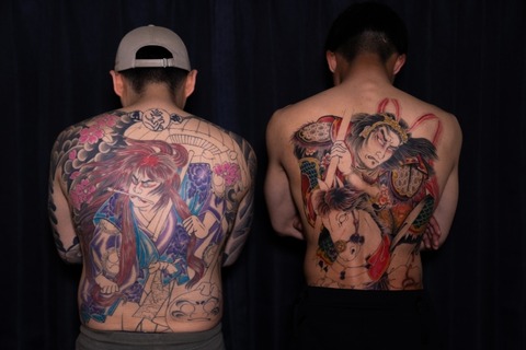 【衝撃】首と腕入れ墨チラ奴「すいません、カルビとロース3人前ずつお願いします」 店員ワイ「はぁ～い」→結果・・・・