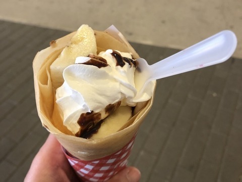 女さん「すみません今買ったクレープ落としちゃったんですけど…」 僕「直しとくので大丈夫ですよ(ﾆｯｺﾘ」→