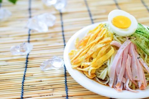 【悲報】旦那「簡単に冷やし中華でいいよ」妻「…」→結果ｗｗｗｗ