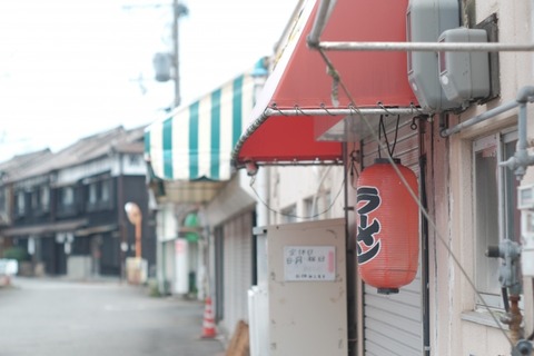 【悲報】1人でラーメン屋に並んでる男、ガチでヤバいｗｗｗｗｗｗｗ