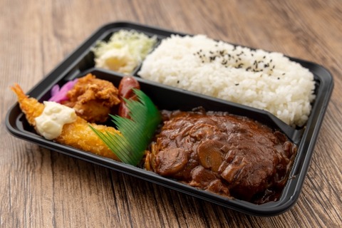 【画像】セブンイレブンさん、底上げ弁当を辞めて改心した結果ｗｗｗｗｗ