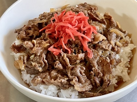 ワイ「すみません、牛丼並を多めってできますか？」店員「すいません、そういうのはちょっと…」