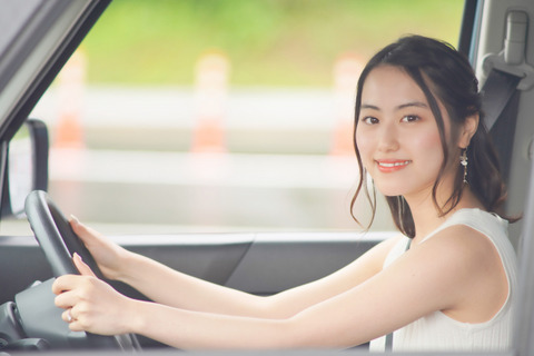【悲報】軽に乗ってる女さん「あっ」コツン　隣に駐車してる俺「あー！あーー！あああああああー！」→結果・・・