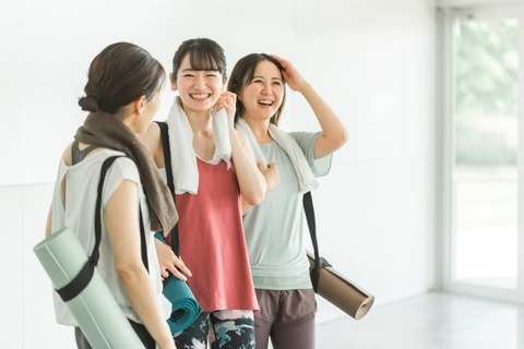 【画像】女性限定のカードゲーム大会、男のデュエリストと違って臭くなさそう