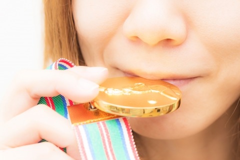 【画像】16歳の美人JKさん、競女デビューでいきなりトップになってしまうｗｗｗｗｗ