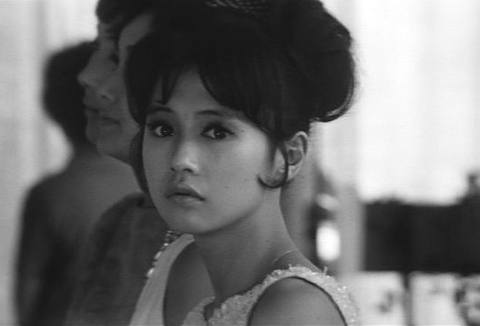 【画像あり】若い頃の加賀まりこが今でも通用するくらい美人だと話題に⇒！