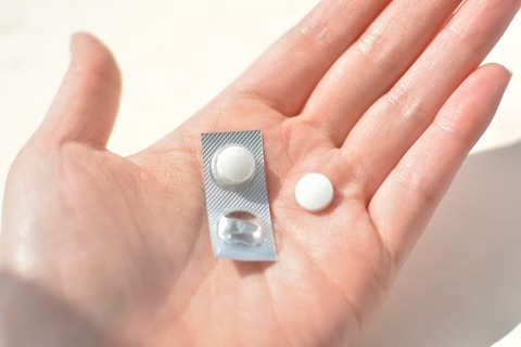 「お茶で薬を飲んではいけない」は昔の話？薬剤師が最新事情を解説