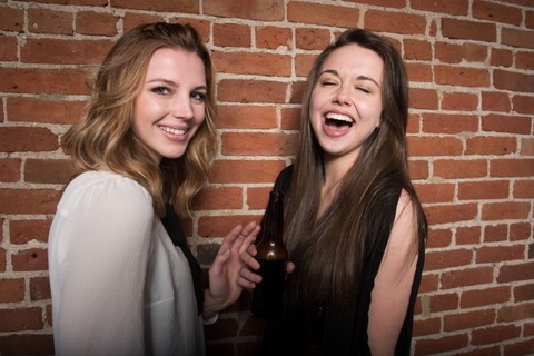 【動画】【悲報】イタリア美少女、アジア人の顔を見ただけで大爆笑してしまうｗｗｗｗｗｗ