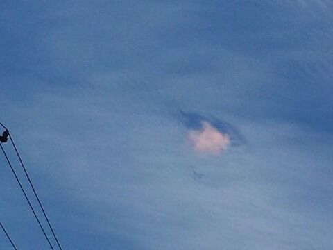 ice-crystals-through-punch-hole-clouds-in-Stockton-may-9-2014