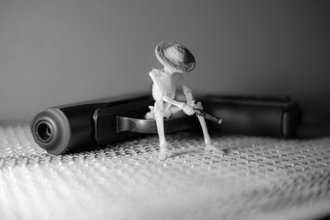 【悲報】コスプレやってる友達「ガスガン貸してくれてありがとう、いいの撮れたよ！」俺「おーいいねえ………ん？」→結果