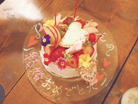 課長「ババアさん(34)が結婚されます」　ワイ「(婚期逃してたけど良かったな)」→