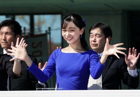佳子さまの例の青ドレス、値段がコレｗｗｗｗｗｗｗｗ