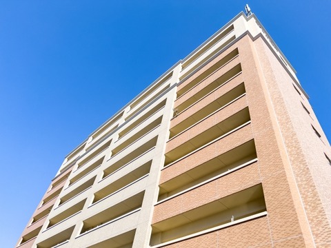 【画像】地獄のようなマンション、発見される・・・