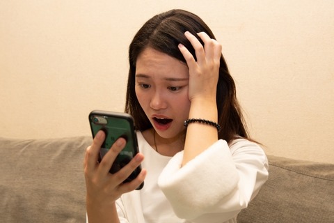 【悲報】黒人女さん、ガチンコファイト中にアレが外れてしまい悲惨な姿にｗｗｗｗｗｗｗｗ