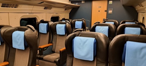 【画像】女性「新幹線のグリーン車に無料で座れた、ラッキー！」ﾊﾟｼｬ!!→結果ｗｗｗｗｗｗ