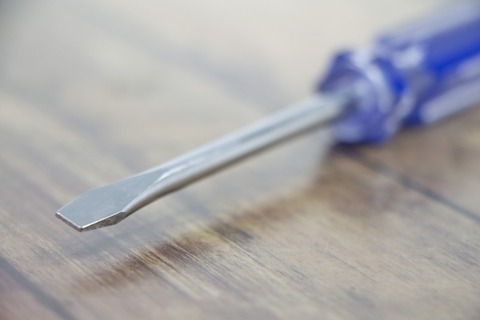 【悲報】軽トラの荷台にマイナスドライバー積んでたのが理由で逮捕された…