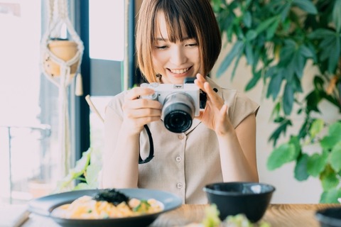 【画像】Twitter女子「飲食店で料理が来たらすぐ食べるマナーの悪い人を見ると悲しくなる…」