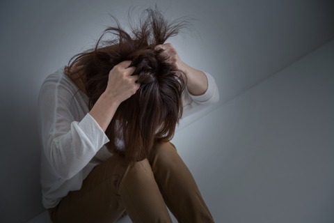 【悲報】ホストに狂った女の悲惨な末路ｗｗｗｗｗ(動画ｱﾘ)