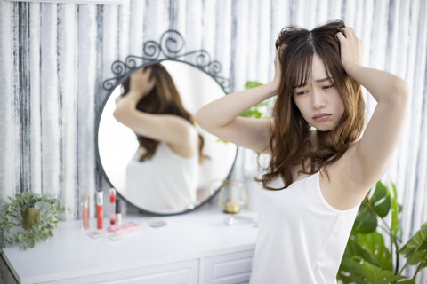 【悲報】美少女さん、路上で服を脱がされてしまうｗｗｗｗｗ(動画ｱﾘ)