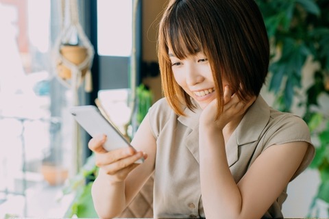 【悲報】女さん「若い女が好きって見るたび結婚する気なくなる。未熟さにしか魅力を感じない男には価値ない」→これ・・・・・