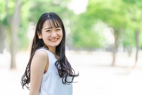 中学の頃ワイをイジメてた女子『えっ…もしかして〇〇？』ワイ『あ…うん…』女子『久しぶりじゃん！』→