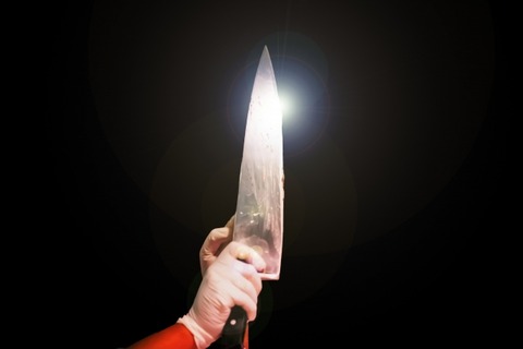 【閲覧注意】爆笑しながら男を刃物で切りつける絶叫生配信・・・・キャバ嬢さん怖すぎワロタ・・・・・・