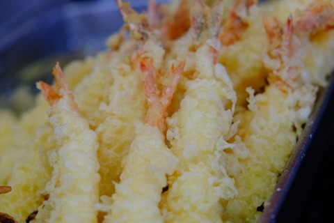 客「このエビの天ぷら、エビ臭い（怒）」　店主「……」