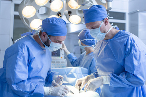 包茎手術を受けた男さん「包茎に戻したいです・・・」⇒！