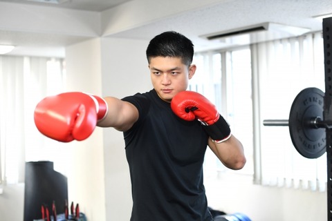 【呆然】184㎝63㎏ワイ「日本のボクサーとかチビガリばっかりやし入門すれば無双できるやろなあ」→結果・・・