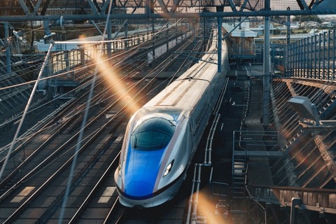 【画像】新幹線の車内でとんでもない乱闘が発生