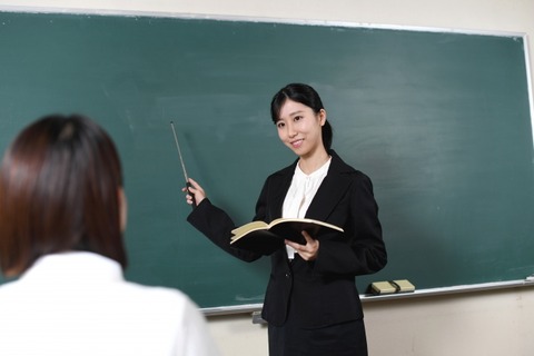 【画像】中学生の頃、こういう女性教師のことを好きになってたよな⇒！