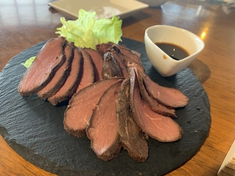 バッバ「鹿肉の燻製作ったから食べな」ワイ「やったぁー」→結果