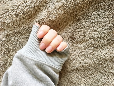 【悲報】女友達を泊めた結果・・・・