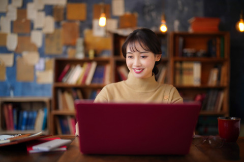 【呆然】20代の女子社員に給料42万出した結果・・・・・・