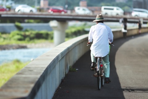 97歳のおじいちゃん、自転車こいで郵便局に通い25年間1日100円貯金した結果……